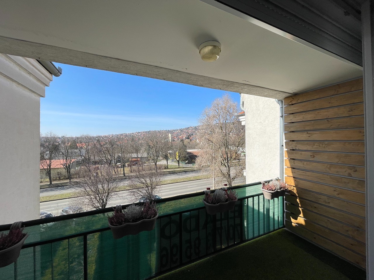 Pécsett a Diósi városrészen újszerű, lakóparki, panorámás, 2,5 szobás, tégla lakás, önálló garázzsal eladó! - Kép 2