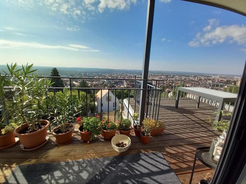 Luxus lakás a Mecsek-oldalban eladó