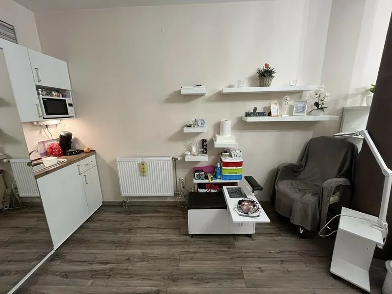 Eladó üzlethelyiség forgalmas üzletházban - Kép 5