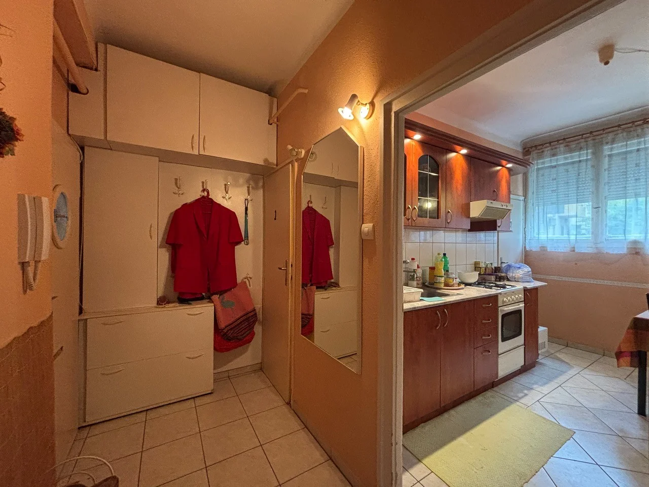 Pécsett az Uránvárosi részen 2.5 szobás, erkélyes, földszinti, téglalakás eladó! - Kép 2