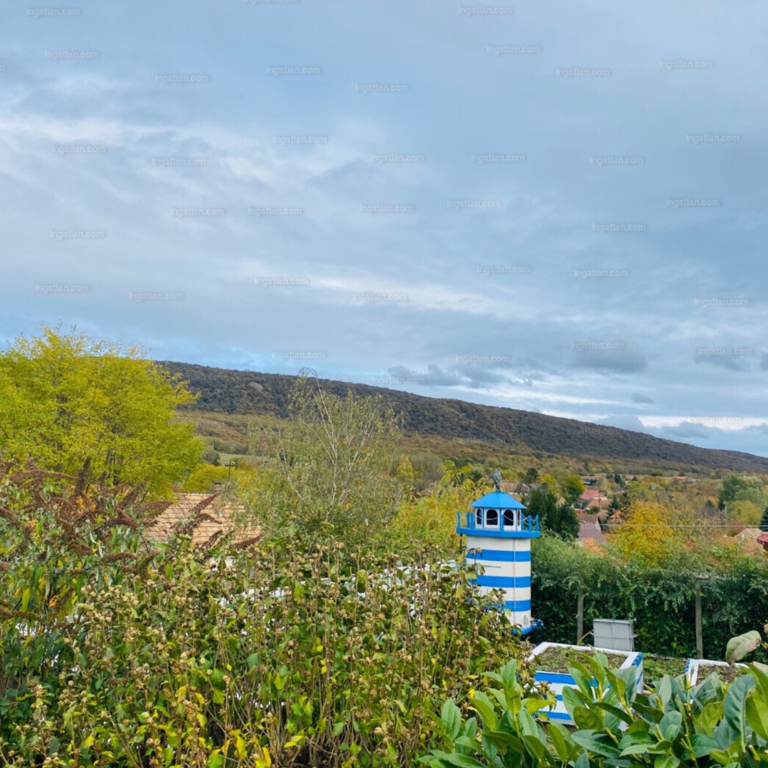 Mediterrán hangulatú családi ház Vértesszőlősön - Kép 15