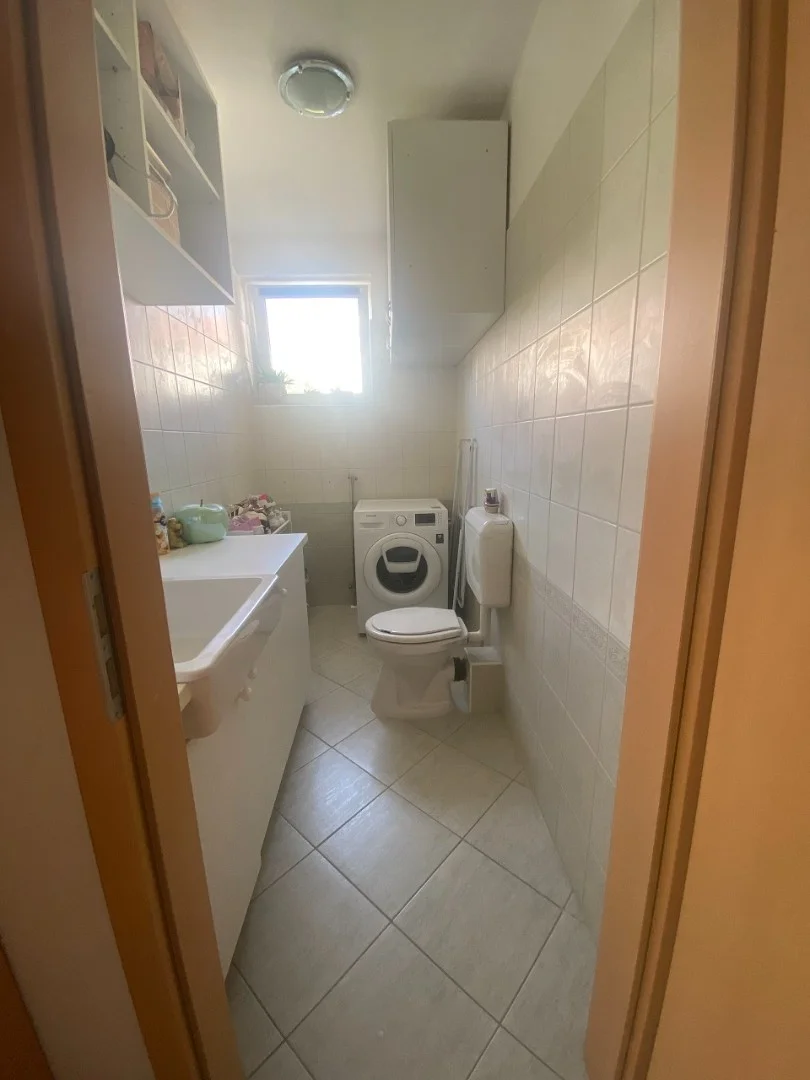 Pécsett a Diósi városrészen újszerű, lakóparki, panorámás, 2,5 szobás, tégla lakás, önálló garázzsal eladó! - Kép 15