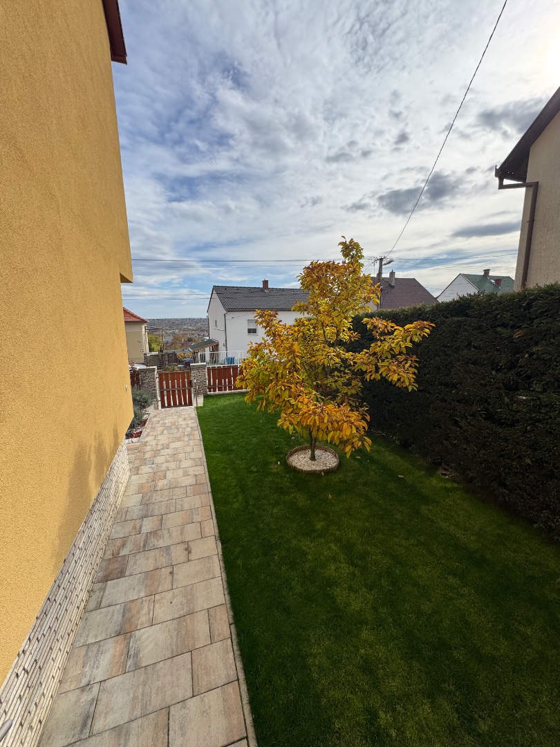 Tettye-park szomszédságában, prémium minőségű 3 lakásos családi ház eladó! - Kép 5