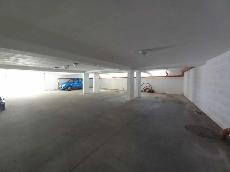 Parkolóhely kiadó Pécsett – Szigeti út, focipályával szemben! - Kép 3