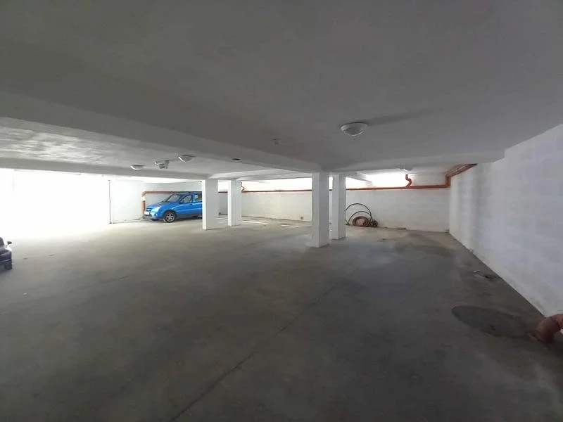 Parkolóhely kiadó Pécsett – Szigeti út, focipályával szemben! - Kép 3