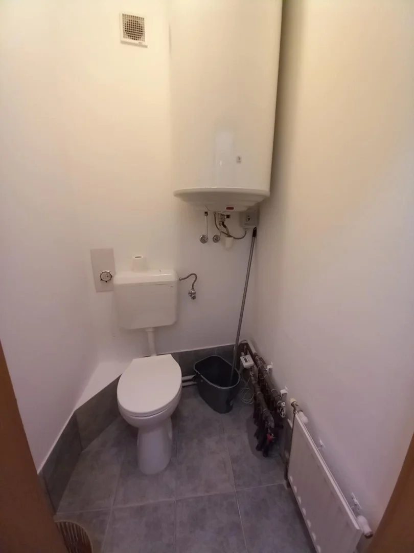 Pécs belvárosában a Barbakán téren 2 hálós lakás kiadó - Kép 11