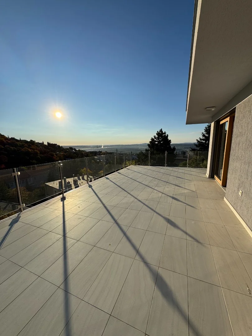 Exkluzív penthouse lakás 77m2 terasszal eladó!