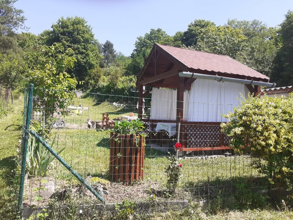 Felújított, világos, 2 szobás, 1. emeleti tégla lakás, saját kerttel Gödöllőn - Kép 11