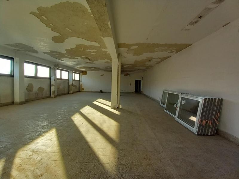 Kiadó iroda / szolgáltató helyiség Pécs frekventált részén – modernizált, világos, rugalmasan alakítható tér! - Kép 2