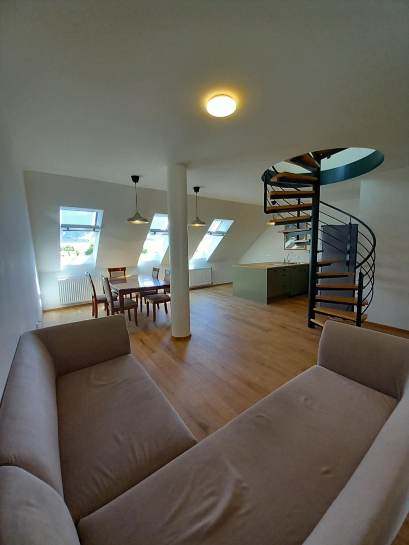 Pécs belvárosában a Barbakán téren 2 hálós lakás kiadó - Kép 2