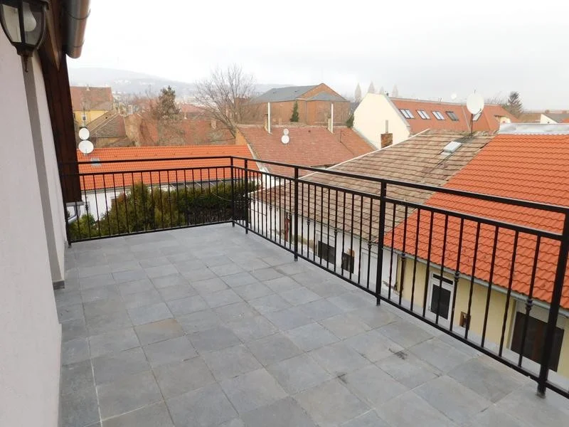 Eladó exkluzív lakás Pécs belvárosában - Kép 11