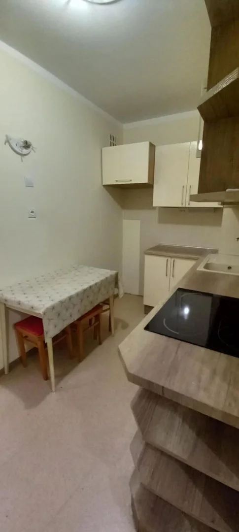 Eladó 2 szobás, azonnal költözhető lakás Pécs-Kertvárosban! - Kép 2