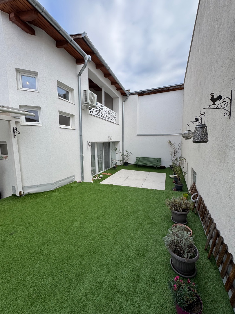 Belvárosban 5 hálószobás családi ház - Kép 2