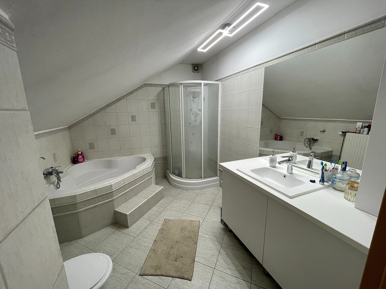 Pécsett a Diósi városrészen újszerű, lakóparki, panorámás, 2,5 szobás, tégla lakás, önálló garázzsal eladó! - Kép 3