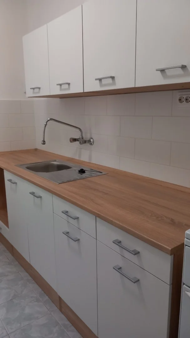 Makói földszinti ,felújitott, 2 szobás ,erkélyes lakás eladó. - Kép 2