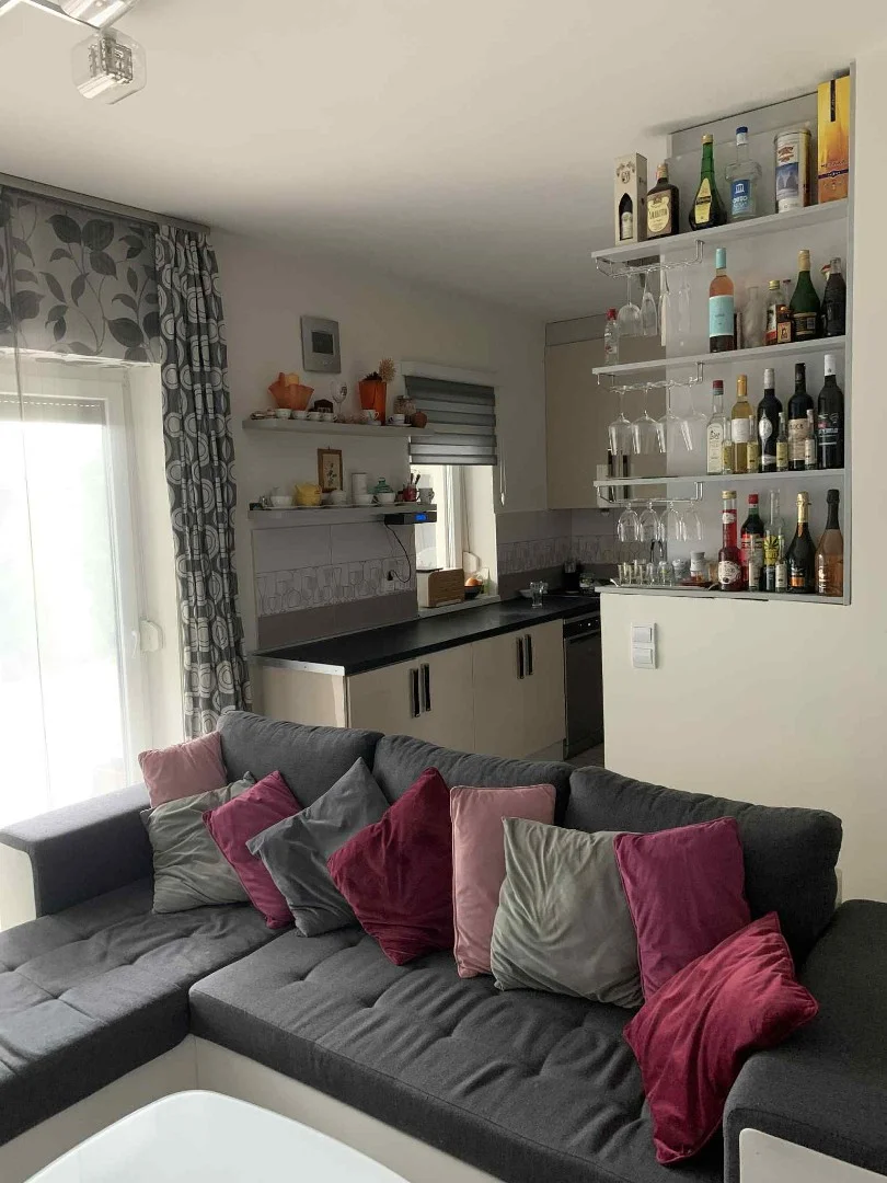 NÍVÓS AMERIKAI KONYHÁS FÖLDSZINTI LAKÁS SAJÁT UDVARRAL. - Kép 4