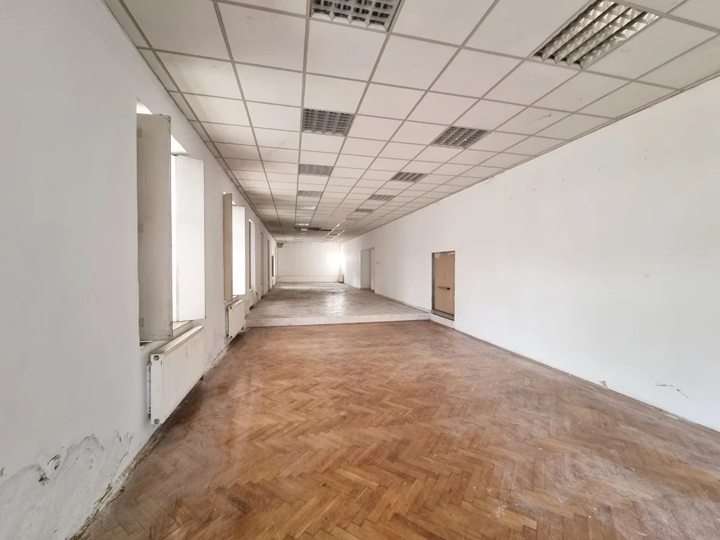 Eladó volt bemutató terem ami akár 3-4 társasházzá alakítható - Kép 4