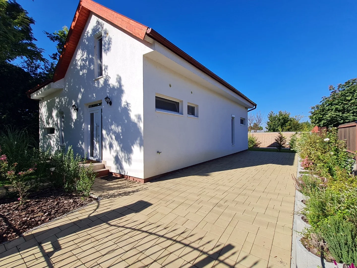 Balatonvilágos - Magaspart közelében azonnal költözhető családi ház eladó! - Kép 2