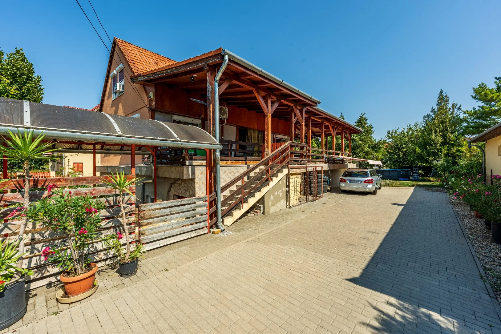 Kétgenerációs Családi Ház Halásztelek Szívében – Vállalkozásra is Ideális! - Kép 2