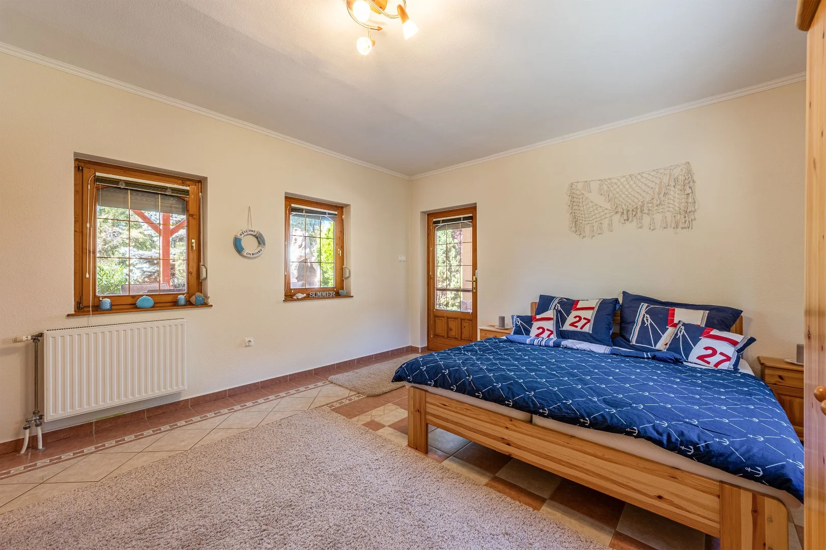 Balatonszárszón, mindössze 250 méterre a vízparttól és a közkedvelt szabad strandtól, eladó egy 2 éve felújított, azonnal költözhető kétszintes nyaraló! - Kép 12