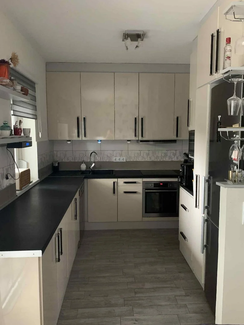 NÍVÓS AMERIKAI KONYHÁS FÖLDSZINTI LAKÁS SAJÁT UDVARRAL. - Kép 9