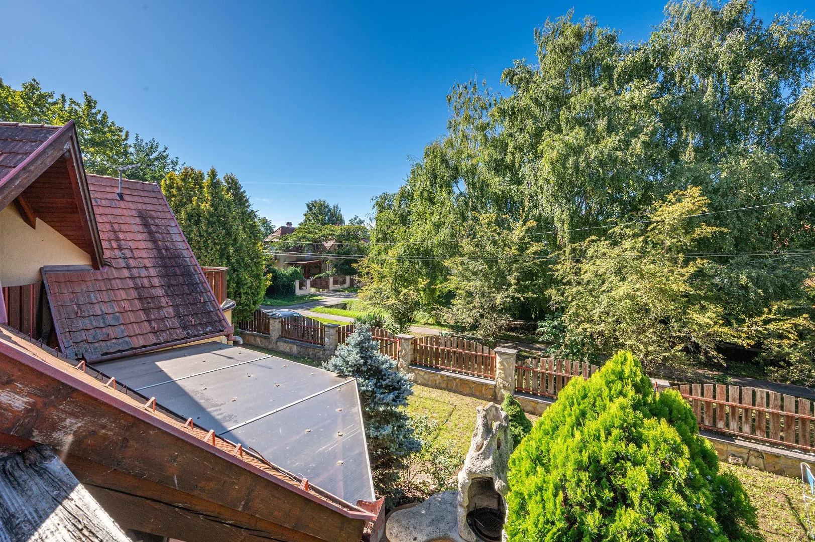 Balatonszárszón, mindössze 250 méterre a vízparttól és a közkedvelt szabad strandtól, eladó egy 2 éve felújított, azonnal költözhető kétszintes nyaraló! - Kép 16