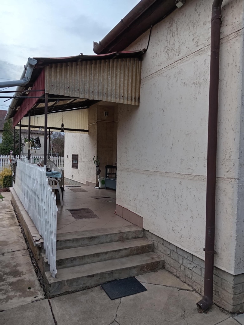 Családi ház eladó! - Kép 9