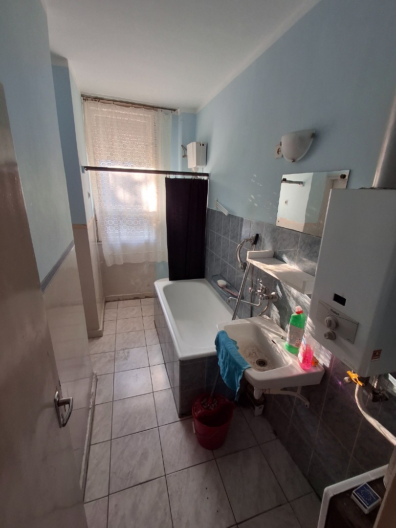 Második emeleti, két szobás lakás eladó - Kép 8