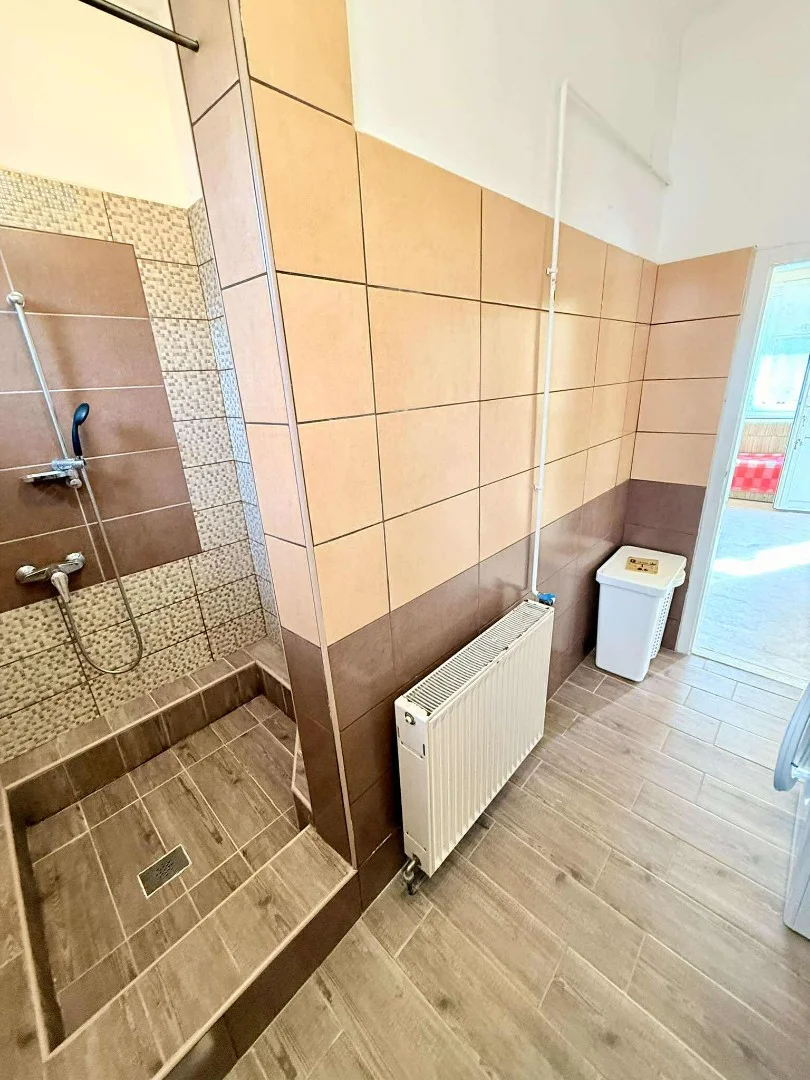 Eladó családi ház Berenten - Kép 7