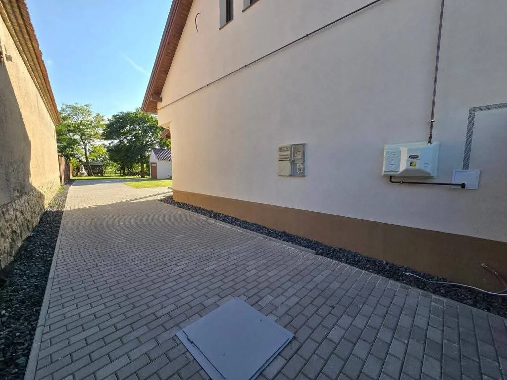 Eladó modern felújított családiház - Kép 3