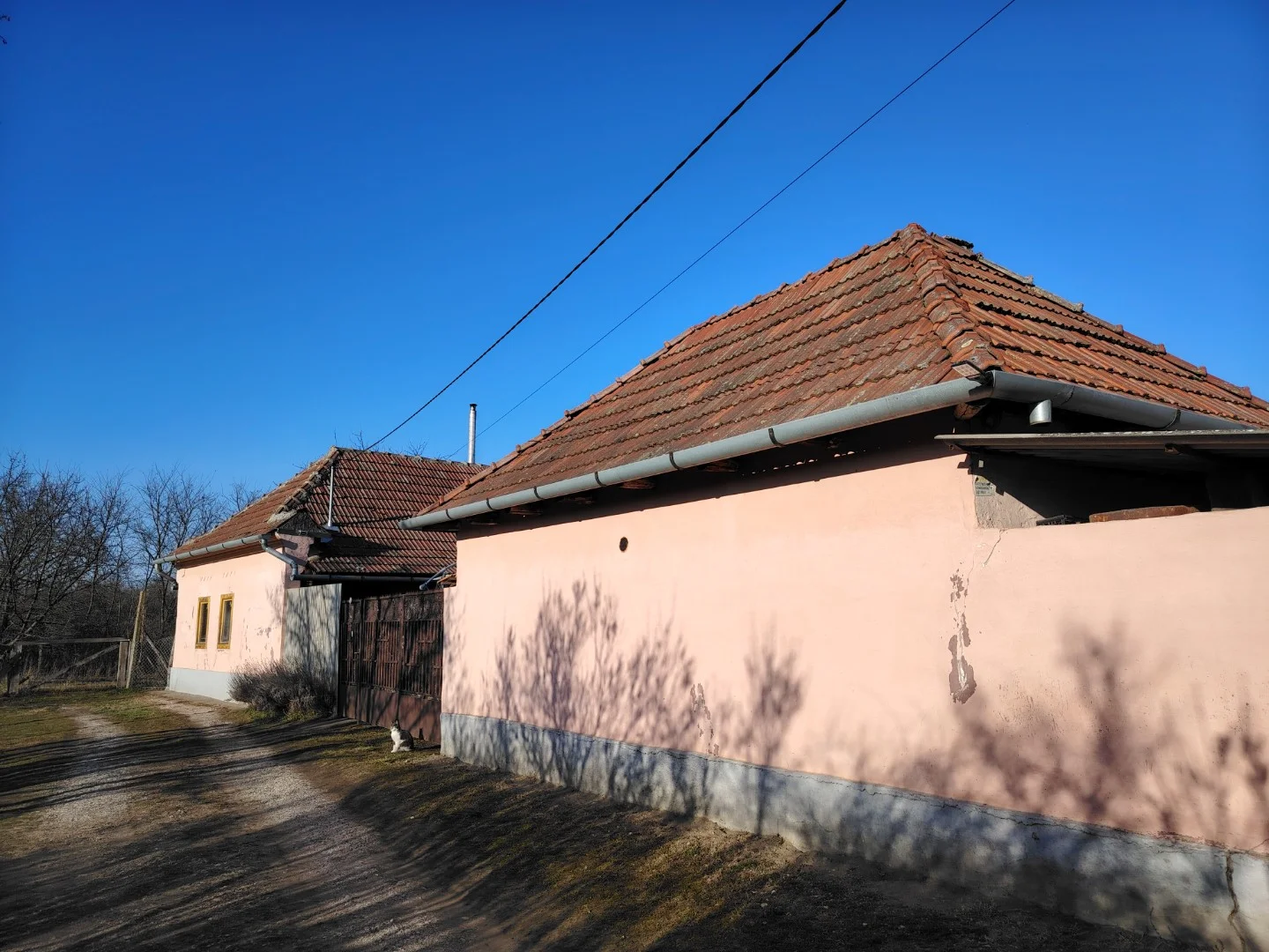 Eladó parasztház Budapesttől kb. 100 km-re egy csendes, nyugodt zsákutcában! - Kép 2