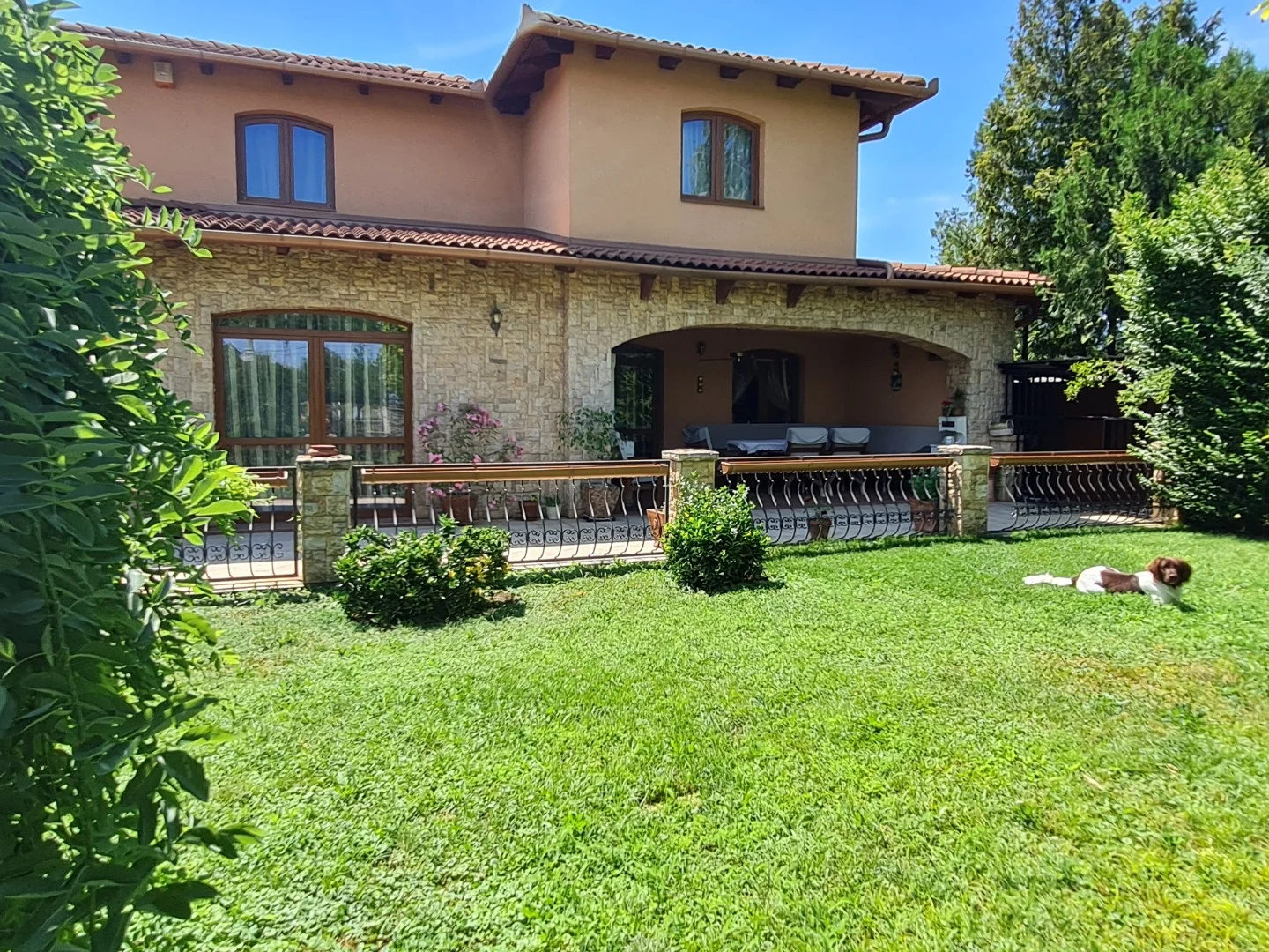 Családi ház eladó, fix hozamú bevétellel Balaton közelében! Kivételes, exkluzív ajánlat Polgárdiban! - Kép 2