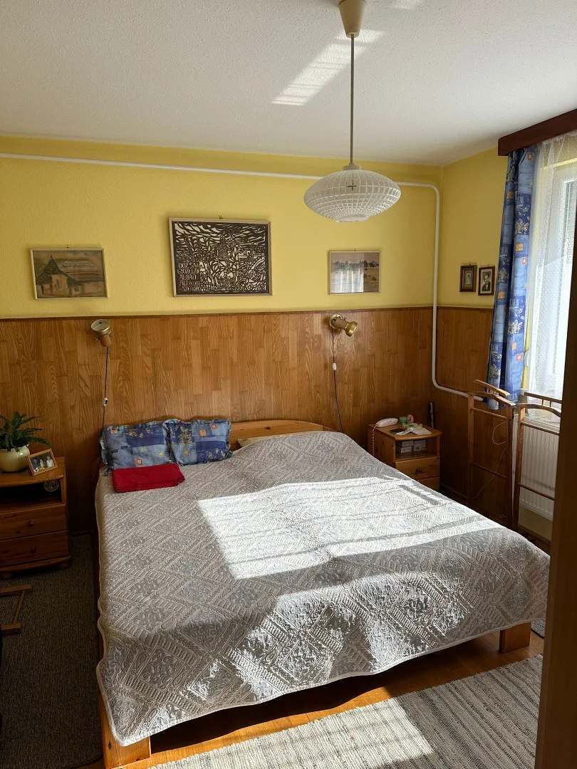 Bakonybélben Központi elhelyezkedésű családi ház keresi új tulajdonosát. - Kép 7