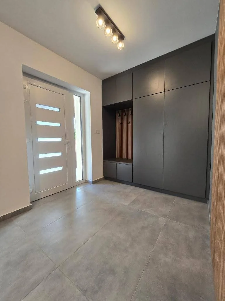 Eladó modern felújított családiház - Kép 4