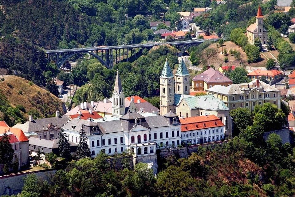 Veszprém Völgyhídnál családi ház