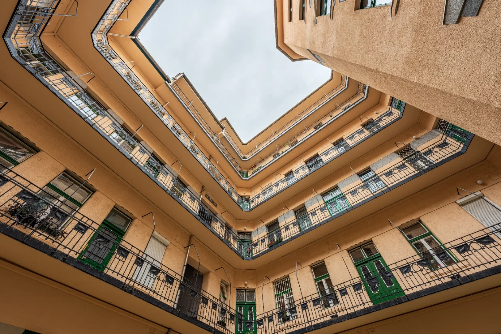 Eladó prémium adottságú ingatlan Budapest szívében – befektetőknek, ügyvédi irodának vagy orvosi rendelőnek! - Kép 14