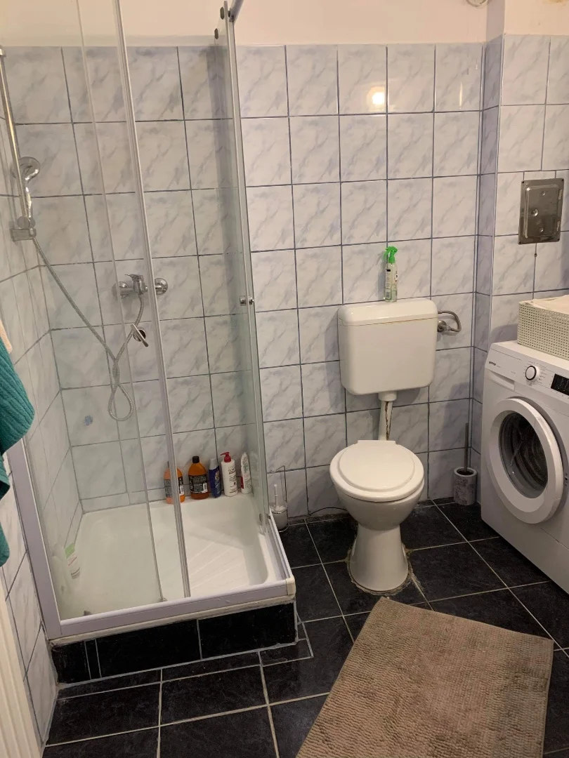 Eladó egy 55 m²-es, kétszintes, galériás lakás Pécs belvárosában – garázsbeállóval! - Kép 11