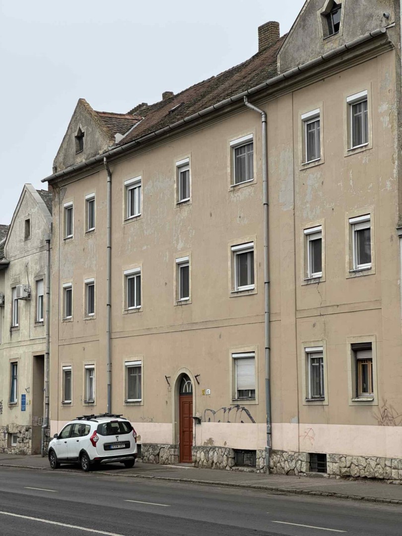 Pécsett belvárosában egy szobás lakás kiadó