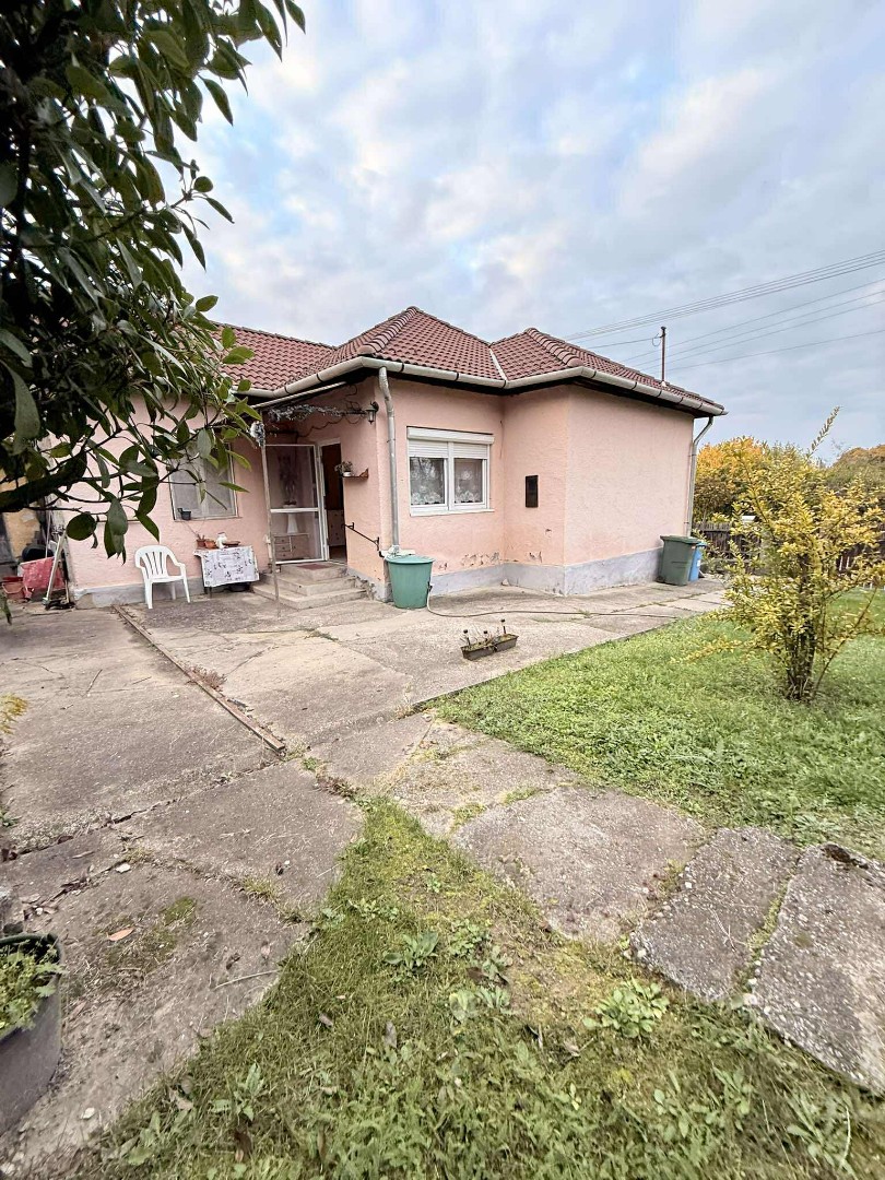 Eladó családi ház Berenten - Kép 4