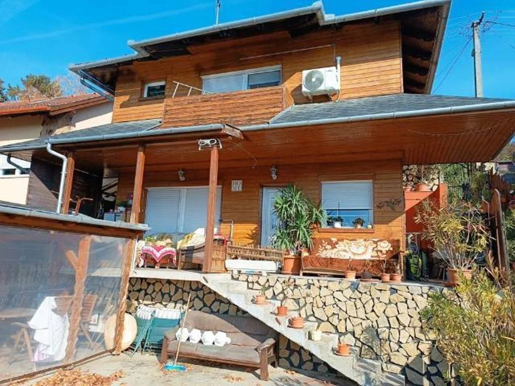 Eladó családi ház Vácon