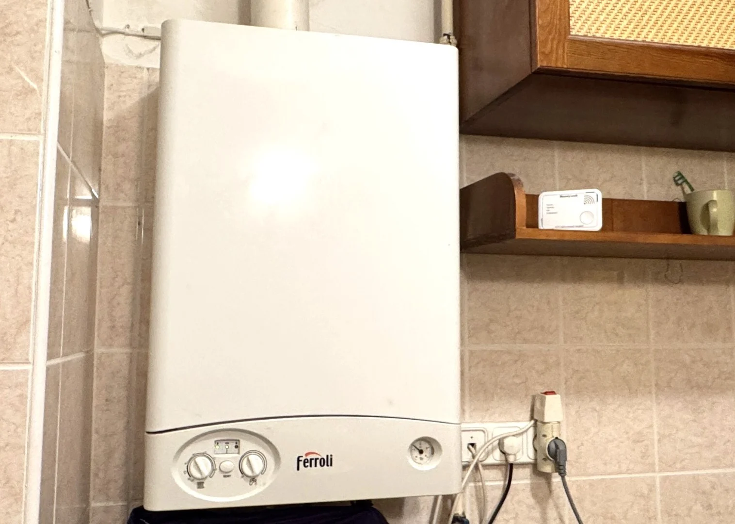 Nyíregyháza belvárosában a Kossuth utca közelében, földszinten lévő, 45 nm-es, 1 szoba-amerikai konyha-nappalis, csendes udvarra néző, akadálymentesített, fiatal tégla építésű lakás eladó. - Kép 11