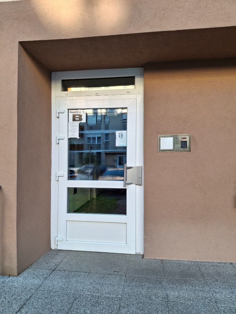 Második emeleti, két szobás lakás eladó - Kép 2