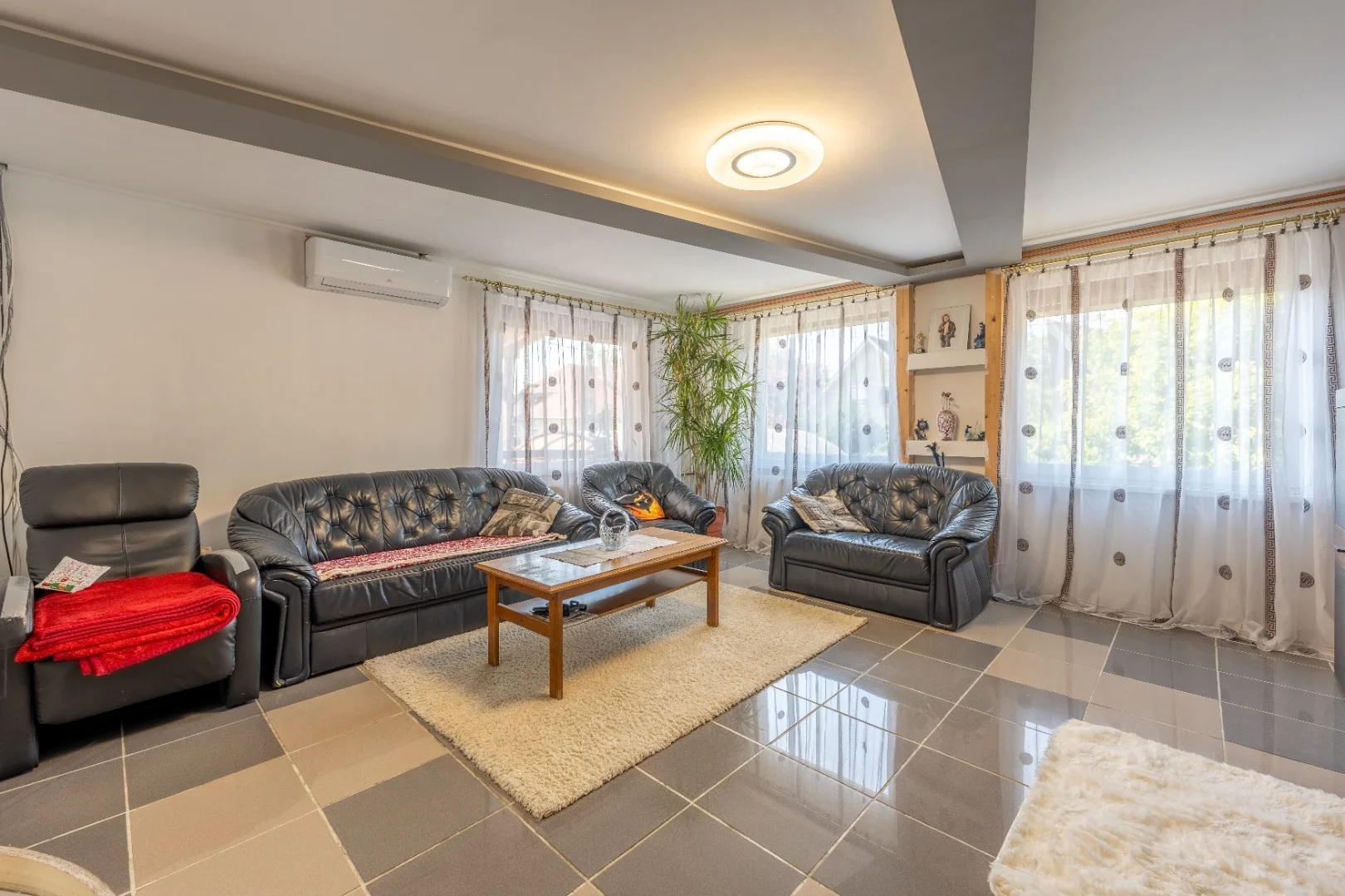 Kétgenerációs Családi Ház Halásztelek Szívében – Vállalkozásra is Ideális! - Kép 8