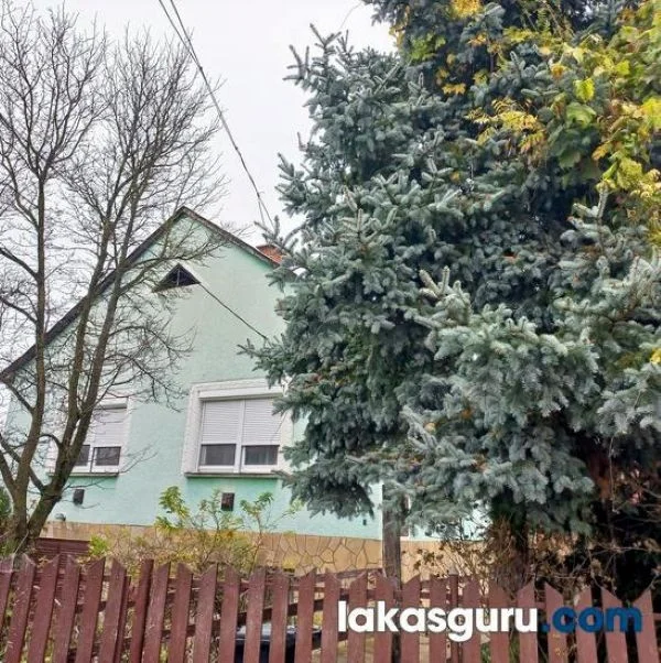 Kétszintes Családi Ház Nagykapornak Csendes Utcájában!