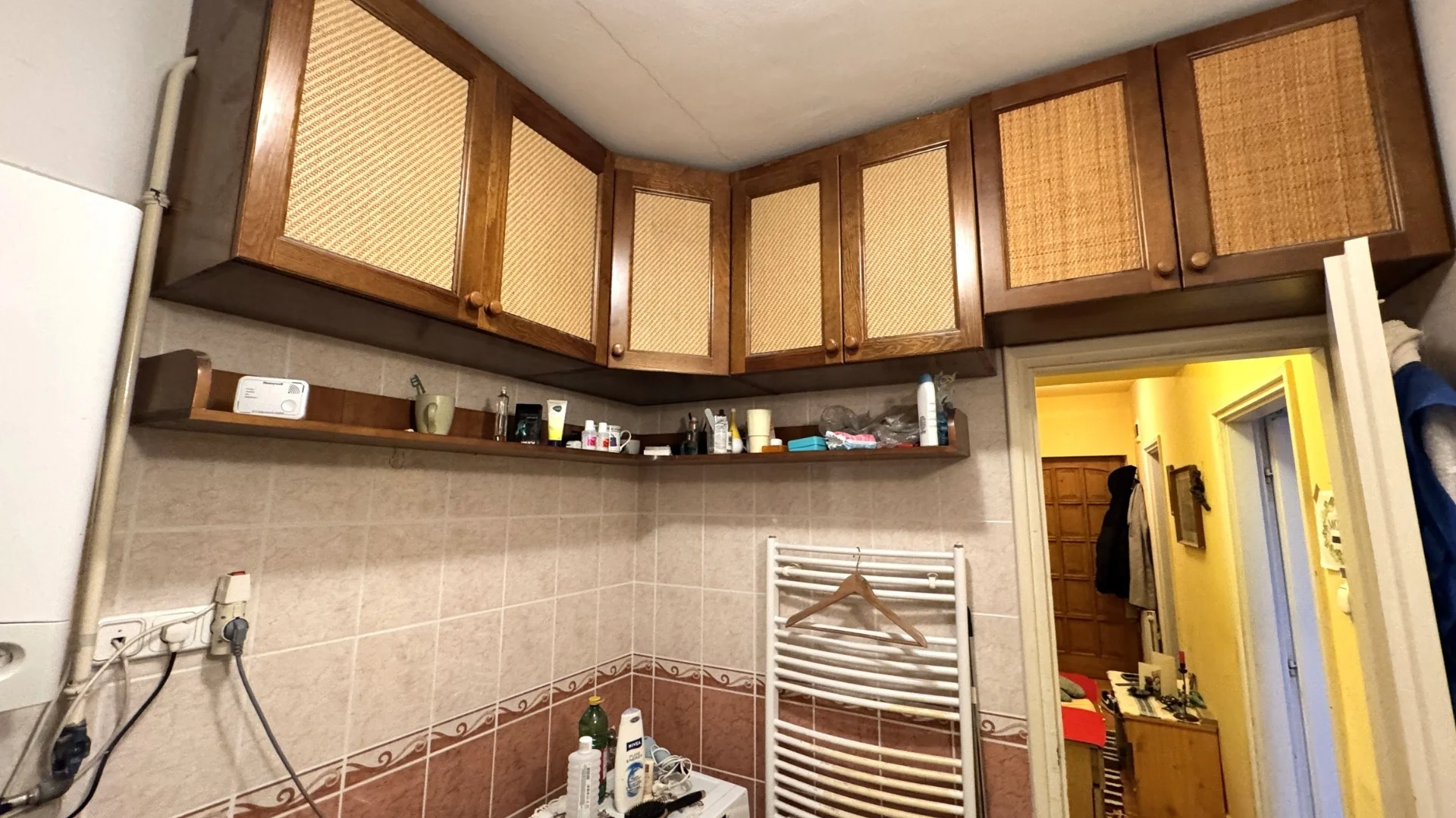 Nyíregyháza belvárosában a Kossuth utca közelében, földszinten lévő, 45 nm-es, 1 szoba-amerikai konyha-nappalis, csendes udvarra néző, akadálymentesített, fiatal tégla építésű lakás eladó. - Kép 10