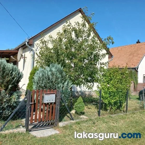 Balatonmáriafürdőn Hangulatos Hétvégi Ház, Gondozott Telken!