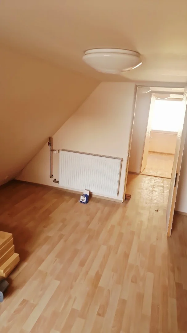 Tetőtérbeépítéses kis lakás, saját kertrésszel - Kép 7