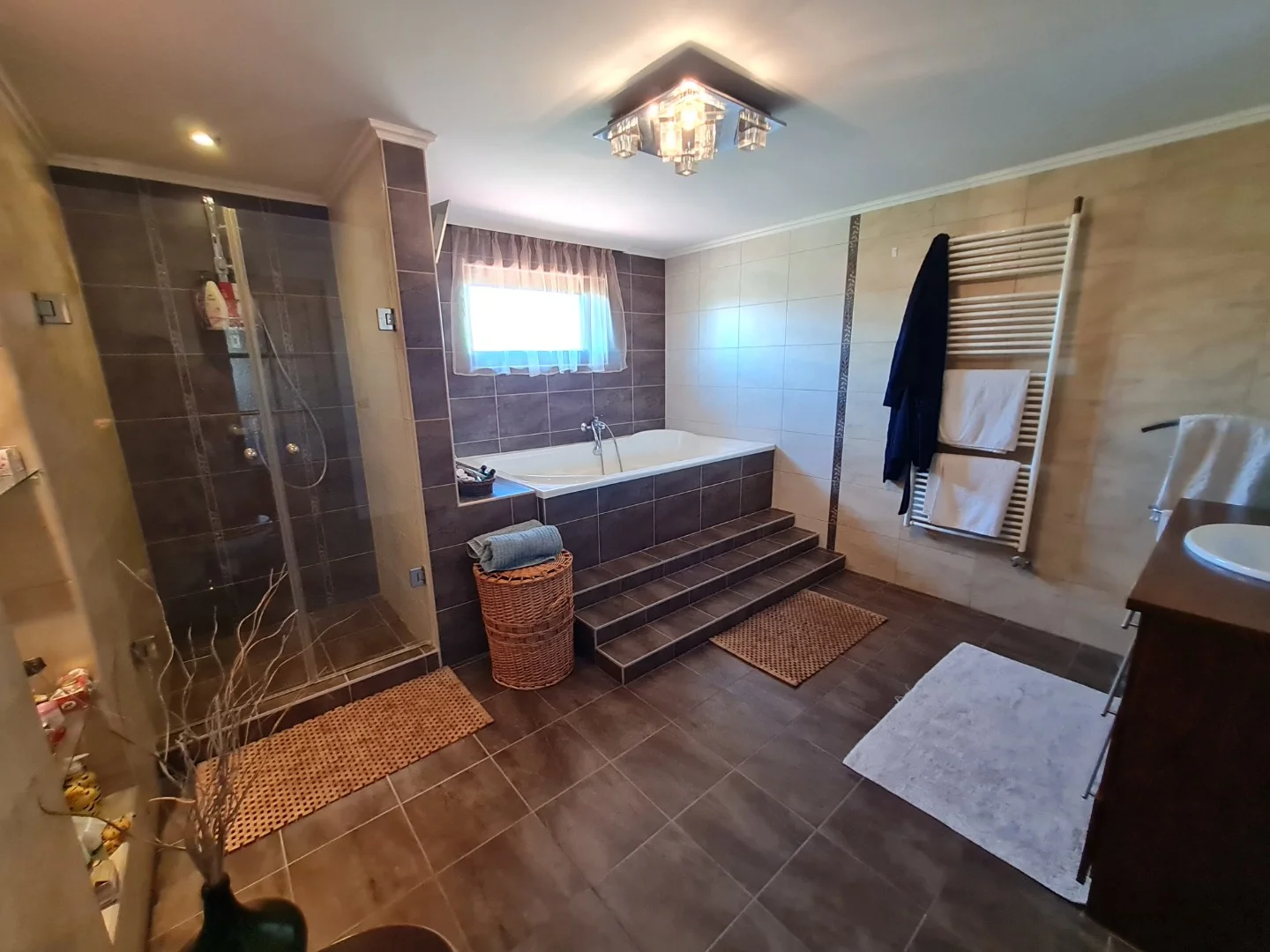 Családi ház eladó, fix hozamú bevétellel Balaton közelében! Kivételes, exkluzív ajánlat Polgárdiban! - Kép 17