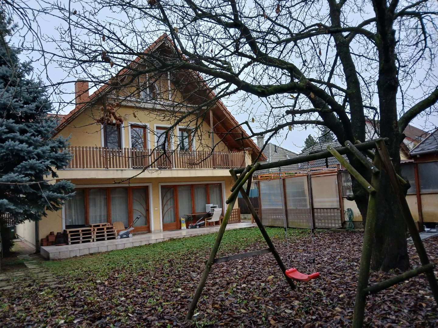 Csodás kétszintes háromlakásos családi kertesház melléképülettel - Kép 5