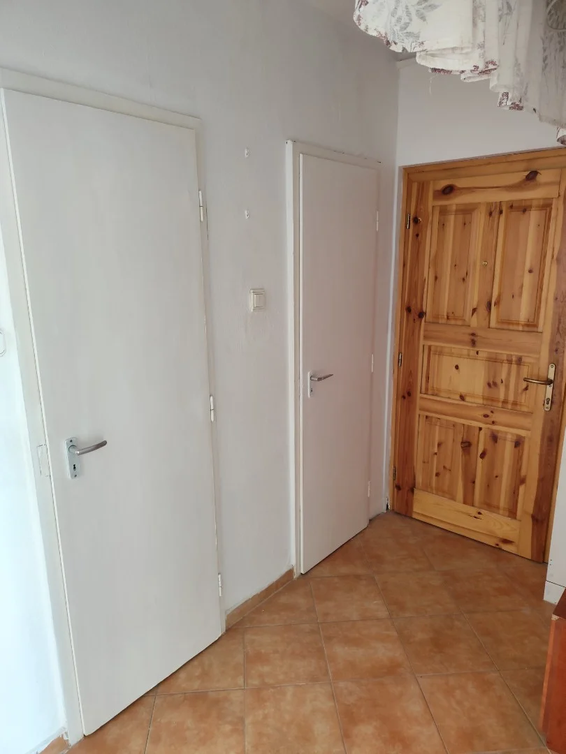 Részlegesen felújított panel lakás Várpalotán - Kép 10